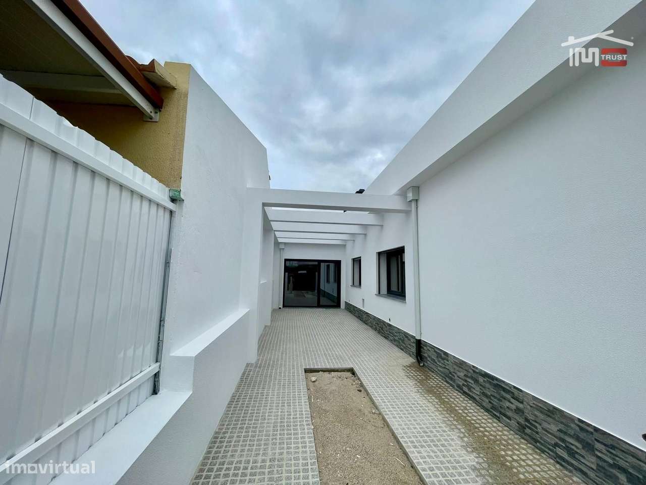 Moradia Térrea T3+1 com Áreas Amplas em Fernão Ferro | Terreno 380...-32