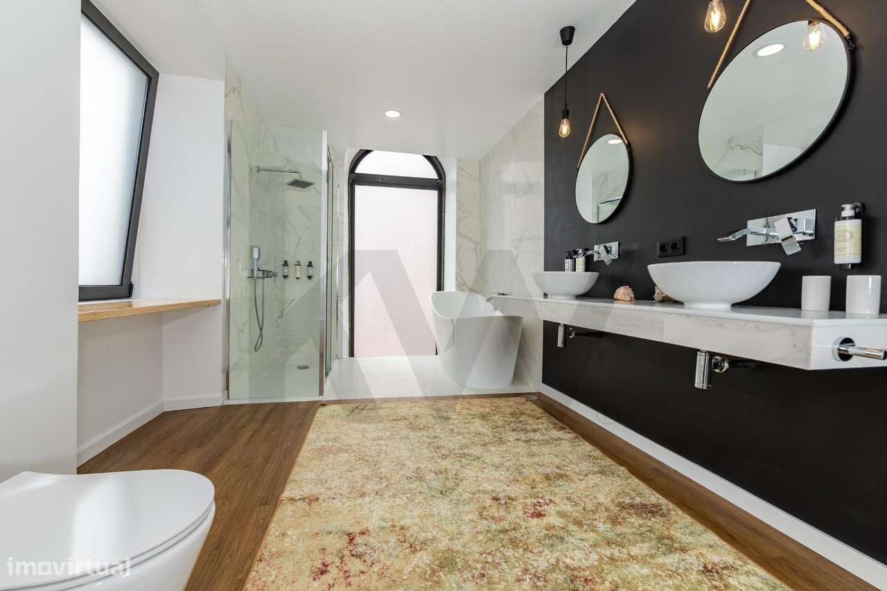 Moradia V4 com Apartamento T1 Anexo, Totalmente Remodelada – Centro - Grande imagem: 3/51