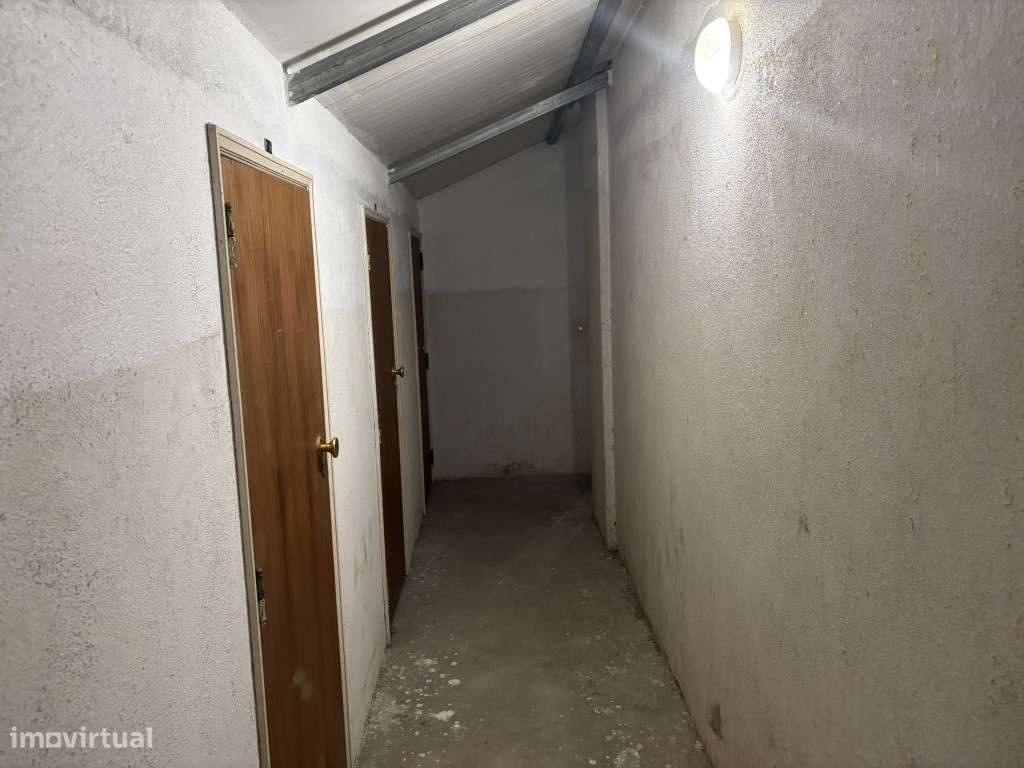 Apartamento T2 no Cacém com Arrecadação | Junto à Estação-17