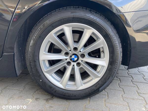 BMW Seria 5 520d xDrive - 13