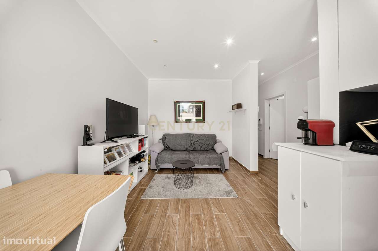 Apartamento Renovado T2 com Terraço em Marvila  -  Lisboa - Grande imagem: 2/15