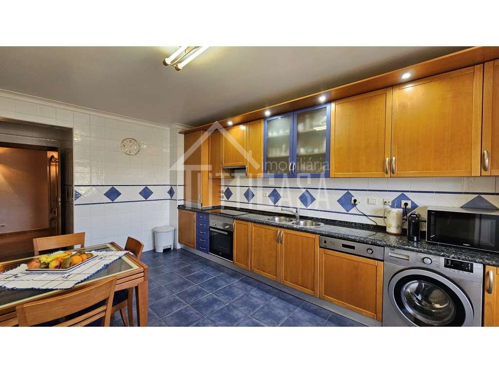 Apartamento T3 com garagem BOX em Alcainça-12