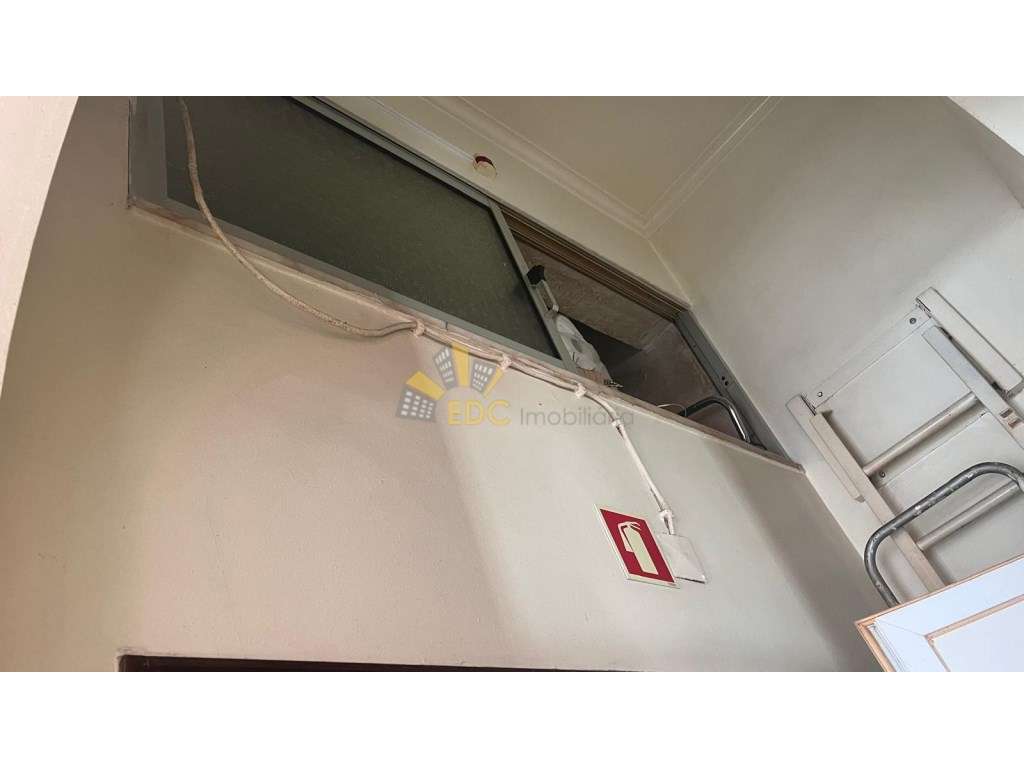 Café-snack bar para Trespasse | Localizado na Tapada das Mercês | N...-11