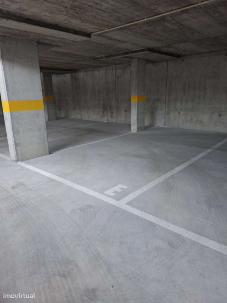 Apartamento T1 novo com luga de garagem-11