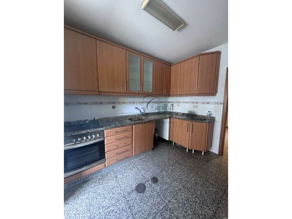 T2 com Garagem Box em Condomínio Fechado Em Nogueira da Maia-10