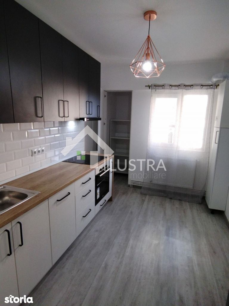 Apartament, 4 camere,  de vânzare, în zona Aurel Vlaicu
