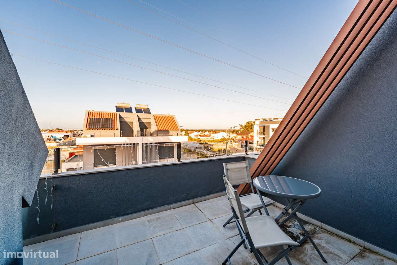 Moradia T3 com Garagem - Fernão Ferro-32