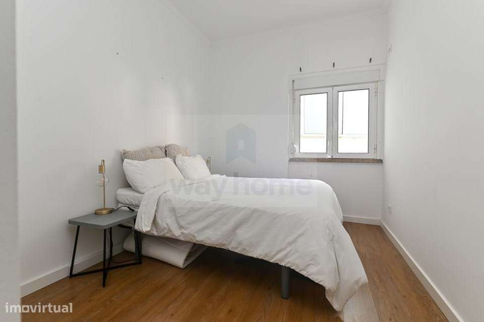 Apartamento T1 | Remodelado | Mobilado | Varanda e terraço | Campo Már-12