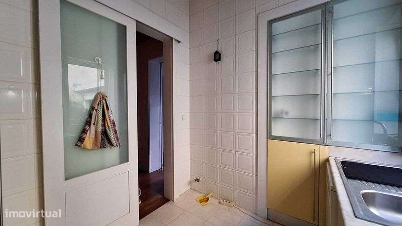 Moradia V2+1 perto da Avenida Antunes Guimarães - Grande imagem: 2/12