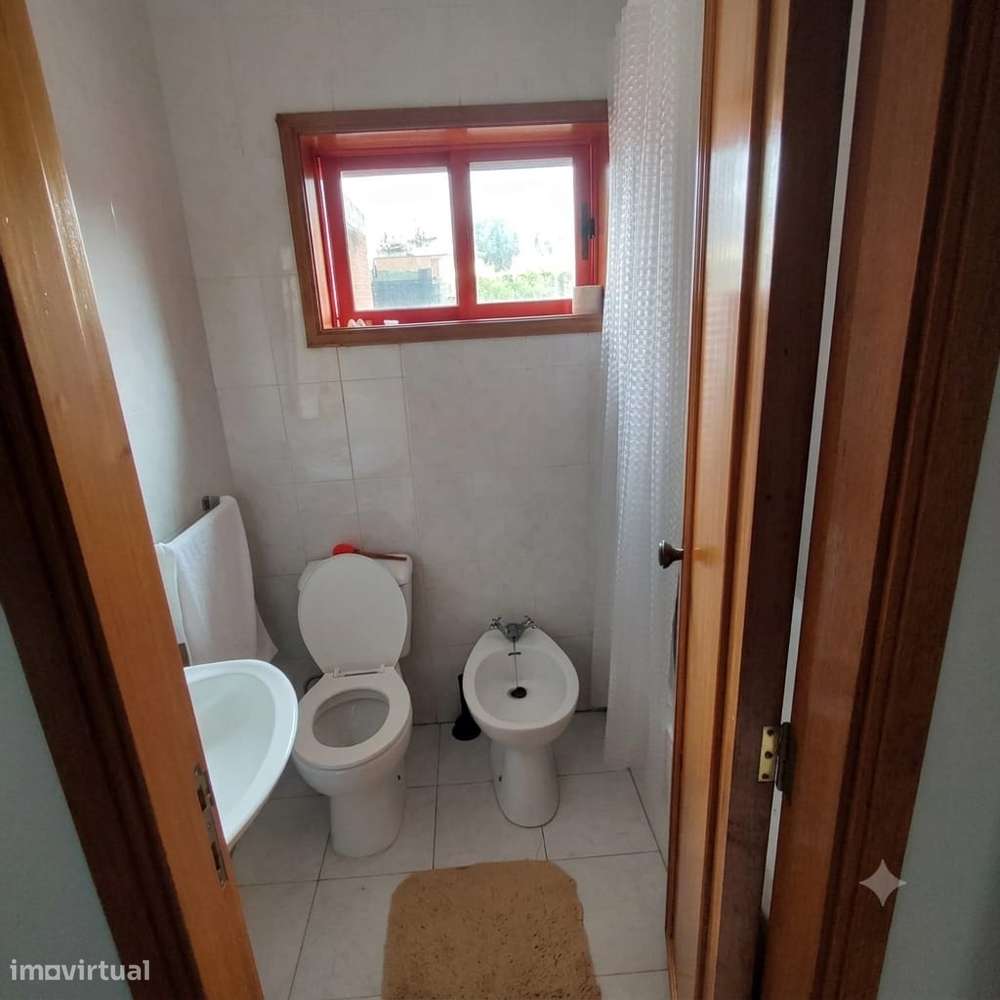 Apartamento T2 com terraço, varanda e 3 casas de banho-22