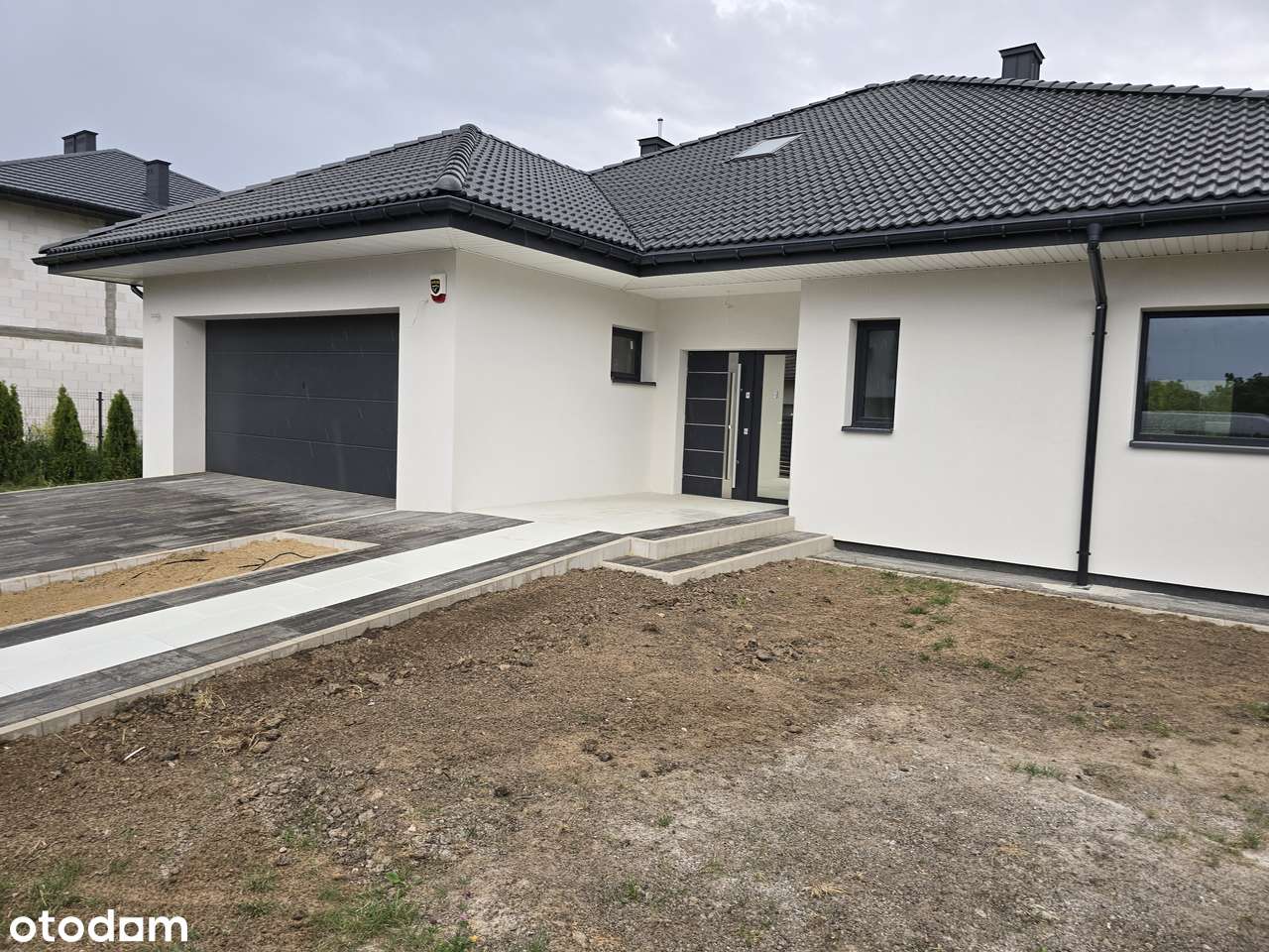 Wygodny Dom Parterowy w Doskonałej Lokalizacji - Pełny obrazek: 4/12