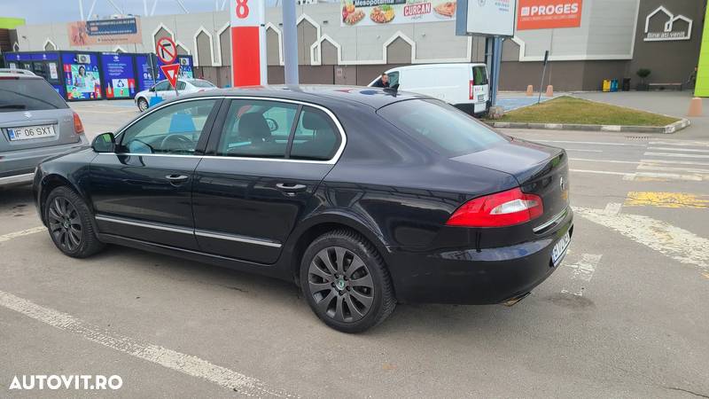 Skoda Superb 2.0 TDI DSG Ambition - 8