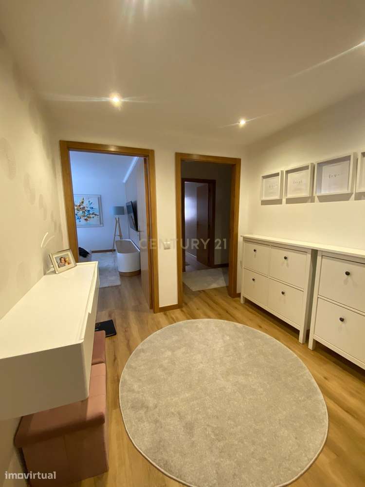 Apartamento T2+1 totalmente remodelado no centro de Valongo - Grande imagem: 5/17