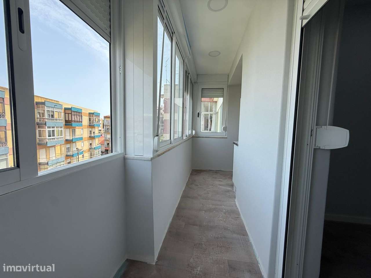 Apartamento T4 transformado em T3 no Laranjeiro em Almada-16