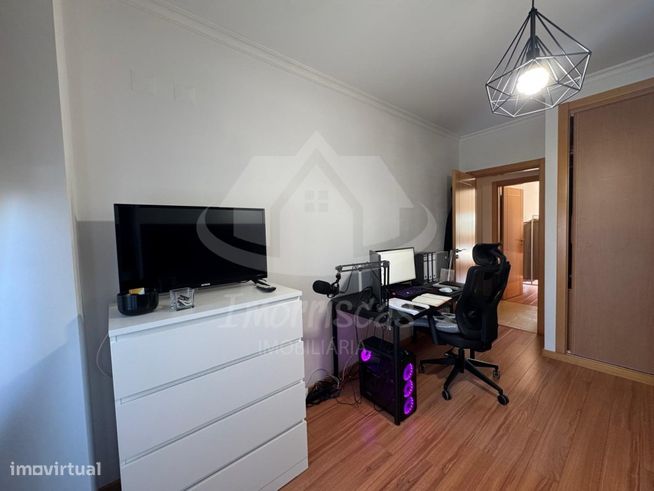 Apartamento T3 com garagem no Parque das Oliveiras, Camarate-17