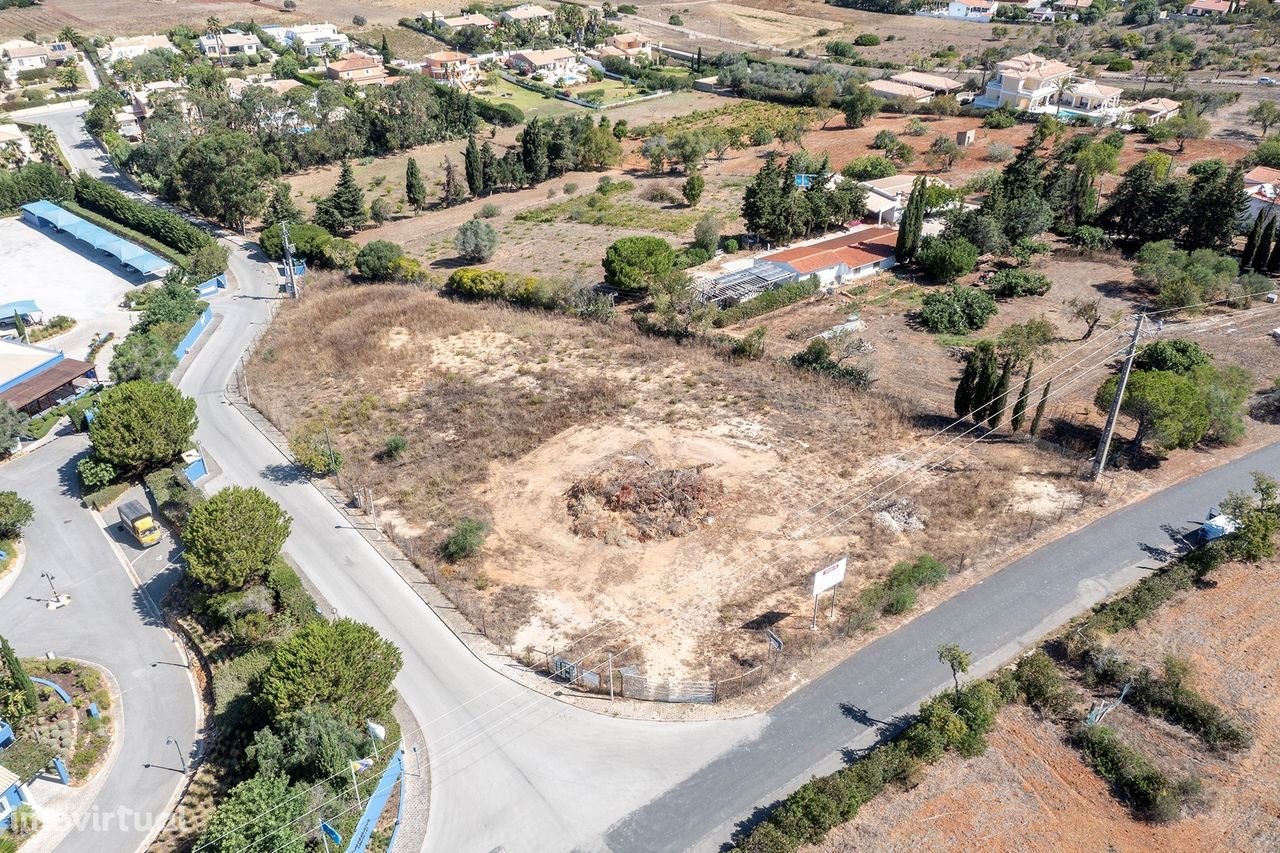 TERRENO URBANO PARA CONSTRUÇÃO COMERCIAL, PERTO DE LAGOS