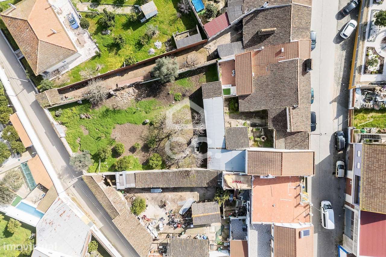 Moradia térrea c/ 311 m² de construção em lote de 1124 m² | Vila de Fr-57