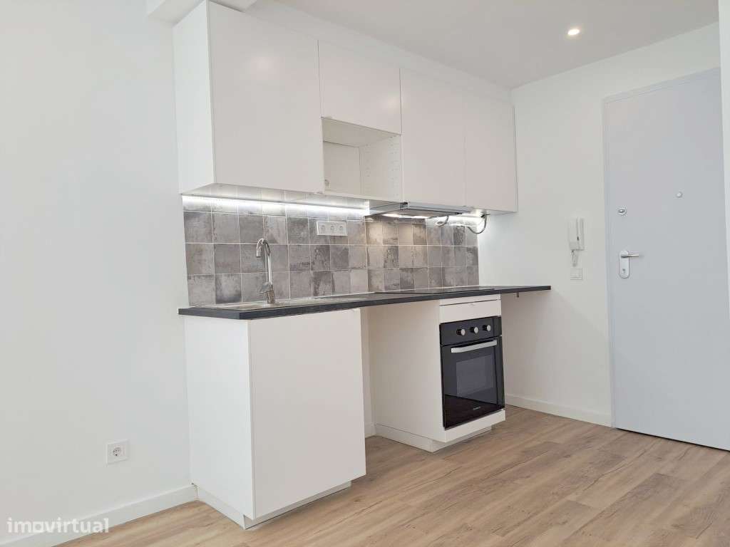 Apartamento T2 para venda em Amadora - Lisboa-30