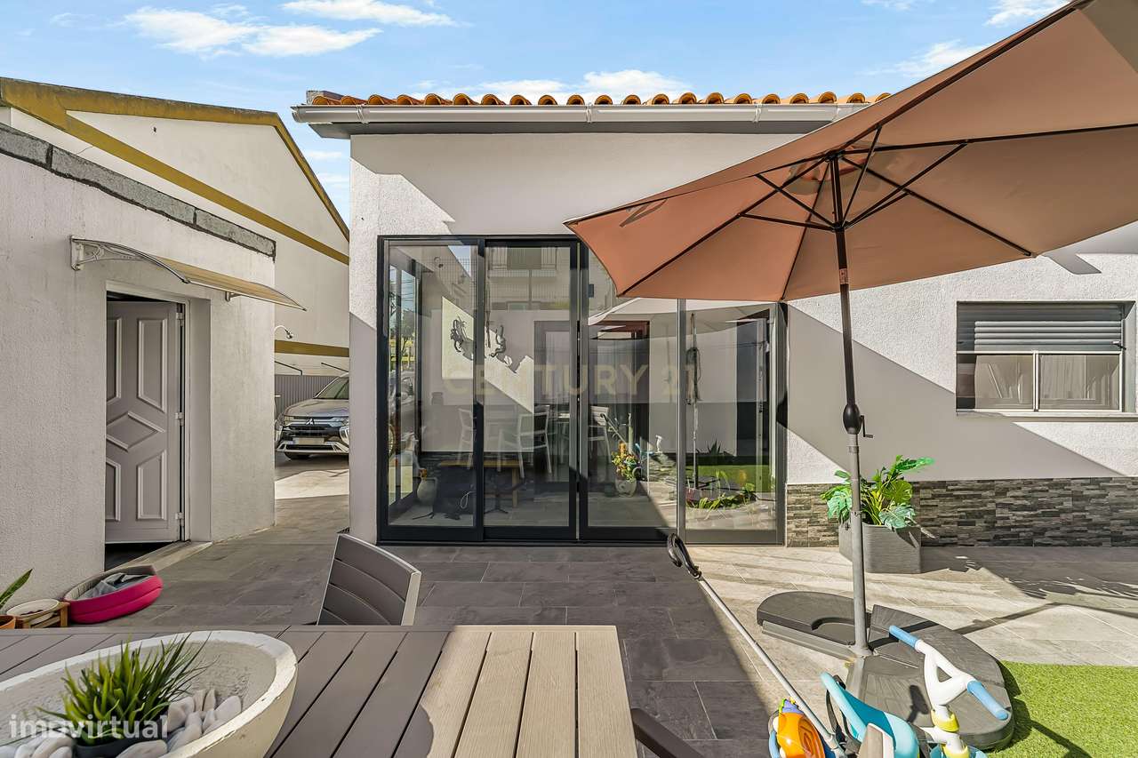 Moradia T3 isolada com garagem, Quinta do Conde-42