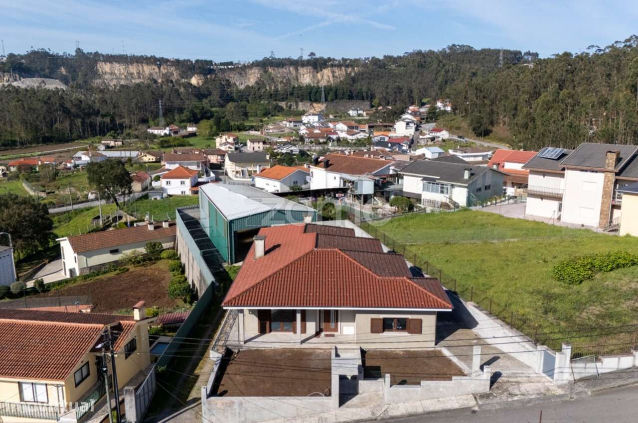 Moradia T3, Térrea, de 4 frentes, em Caldas de São Jorge, S. M. Fei... - Grande imagem: 2/41