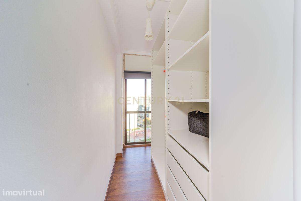 Apartamento T2 com 75 m², situado numa zona central e muito procurada-7