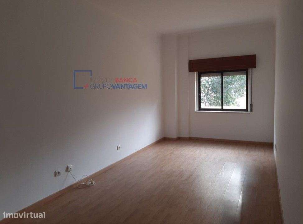 T3 com 2 lugares de parqueamento e arrecadação, para venda em Santarém - Grande imagem: 4/15