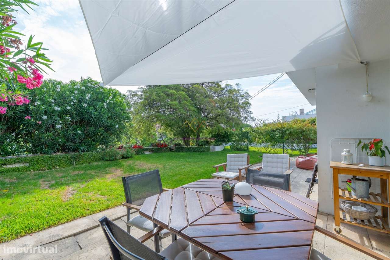 Moradia única à venda numa das melhores ruas de Oeiras - Grande imagem: 2/33