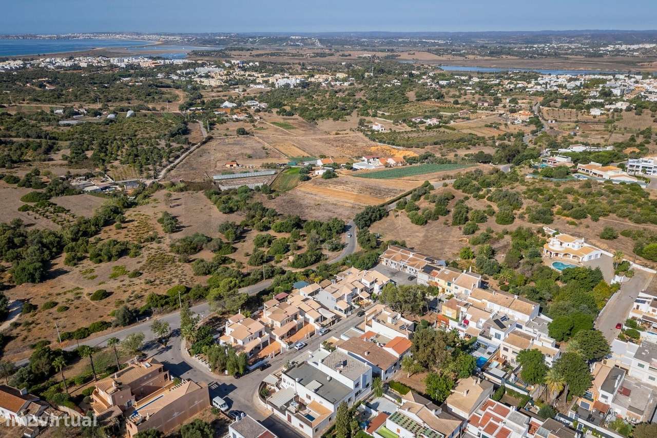 Excelente Moradia T4 com 438 m2 de Área de Construção em Alvor – Urb.-6