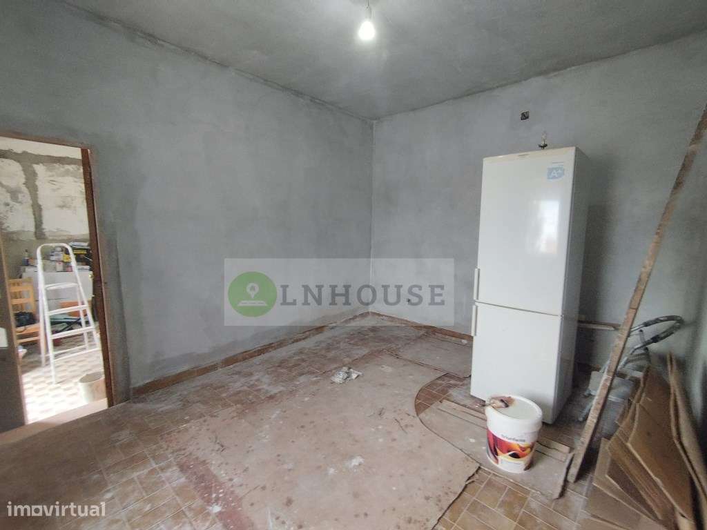 Moradia térrea T2 em remodelação com garagem, pátios e horta, Odele...-30