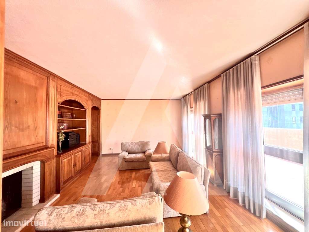 Apartamento T4 Duplex no centro de São João da Madeira-5