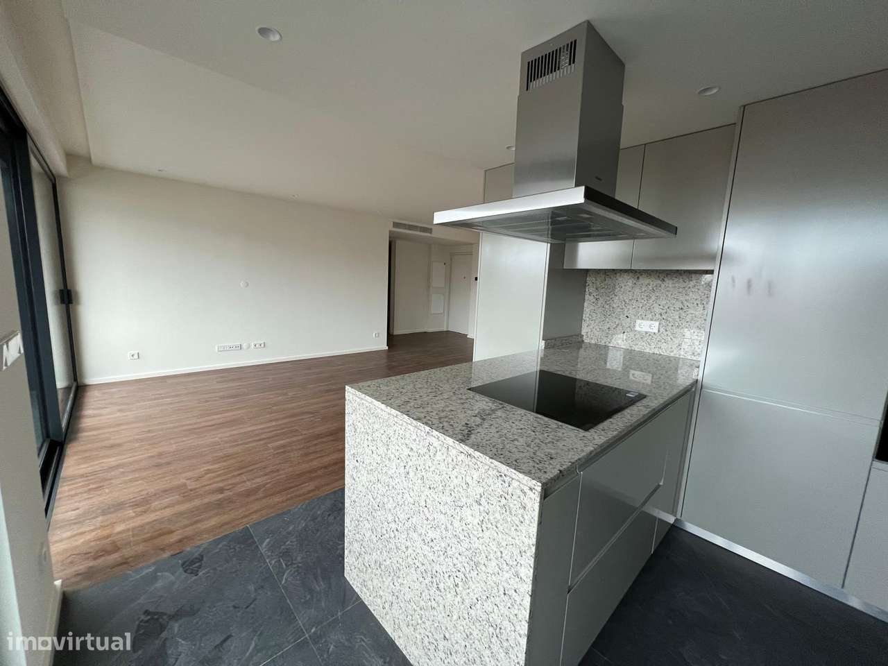 T2 Fabuloso Gaia Av.  República Metro S.  Ovídio Lugar  Garagem  Duplo-3