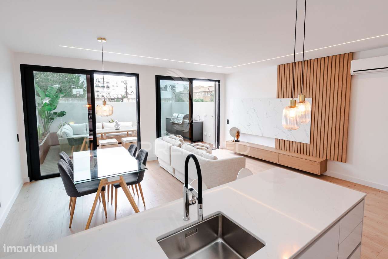 Moradia Contemporânea T3 em Olhão | Design Minimalista e Pátio Priv... - Grande imagem: 2/24