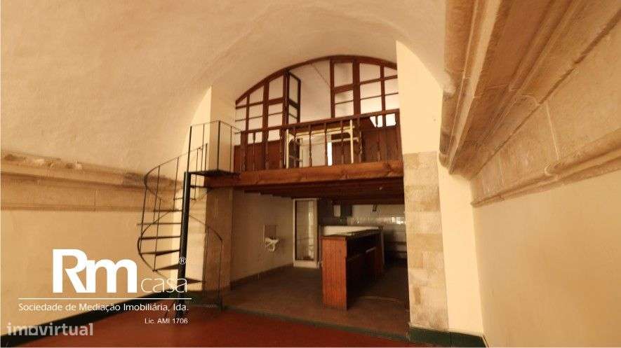 Magnifico prédio devoluto na Rua da Sofia, Largo do Terreiro da Erva-7