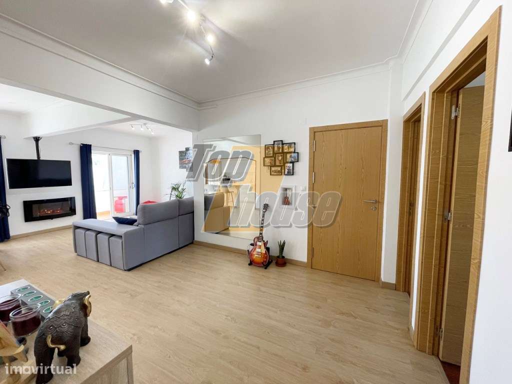 Apartamento T4 transformado em T3 remodelado - Feijó - Grande imagem: 3/26