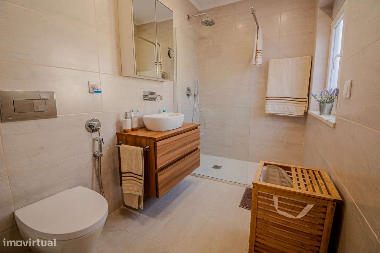 APARTAMENTO T2 remodelado impecável com terraço!-20