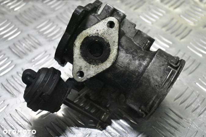 Volkswagen Seat Audi 1.9 TDI Zawór EGR przepustnica 038131501aa - 5