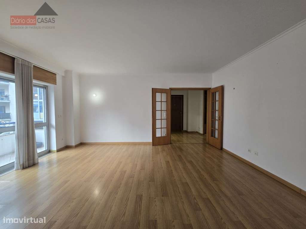 Apartamento T3 Vale das Flores-1