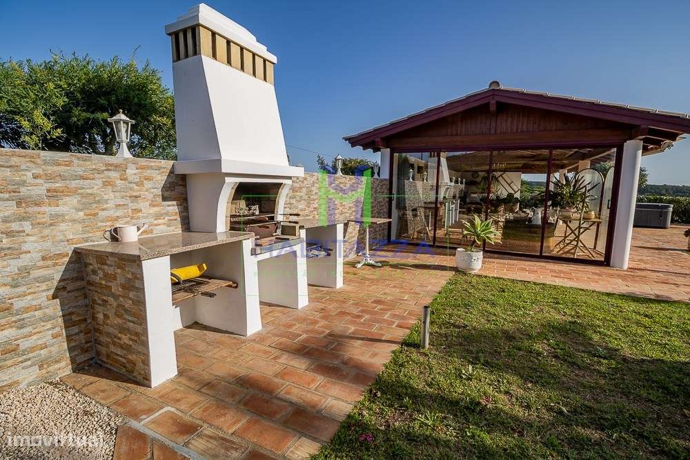 Fantástica Moradia Térrea T3+1, com piscina, grande jardim, e garagem,-8