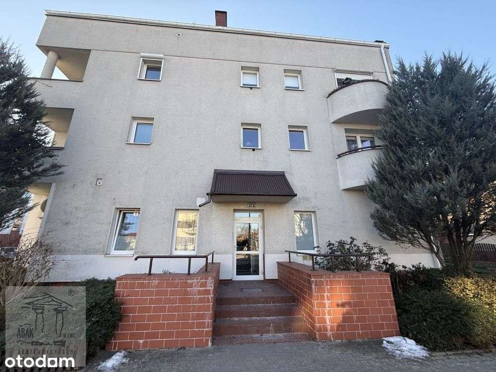 3 pokojowe Literacka , osobna kuchnia duży balkon , piwnica , garaż-0
