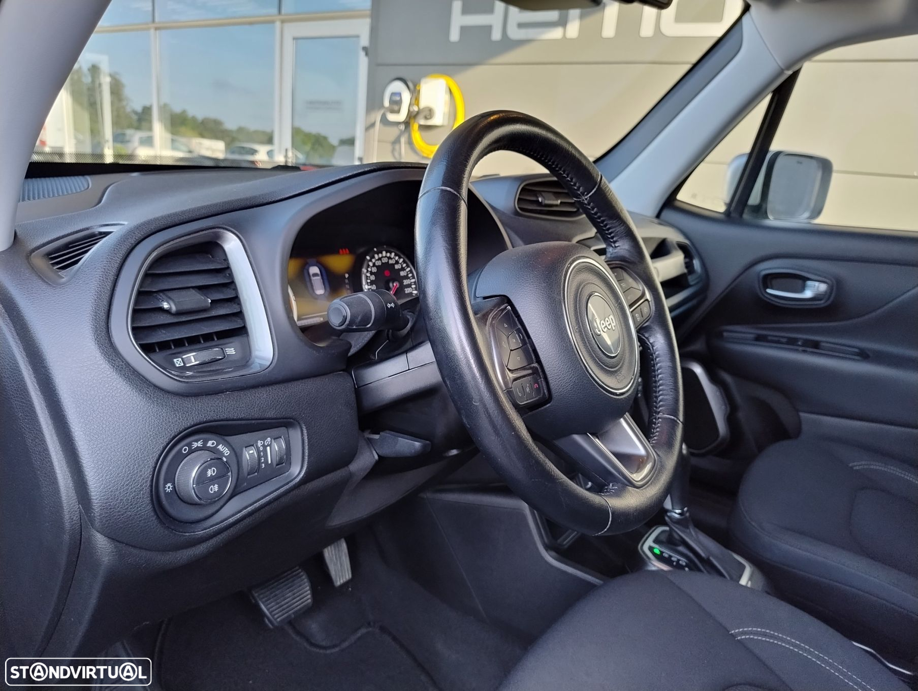 Jeep Renegade 1.6 MJD Limited DCT - 26