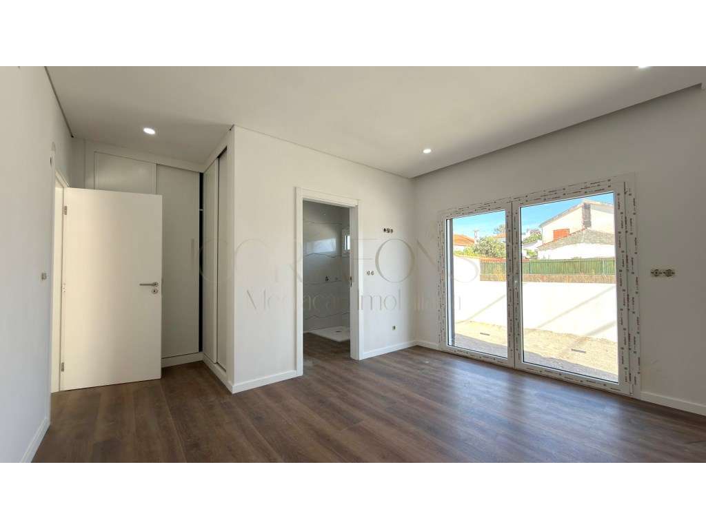 Moradia Térrea Independente T3+1 com Piscina-10