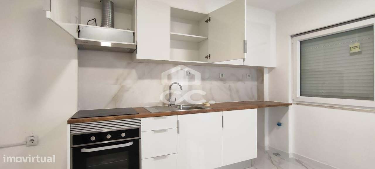 Apartamento T2 totalmente remodelado no Lavradio - Barreiro-1