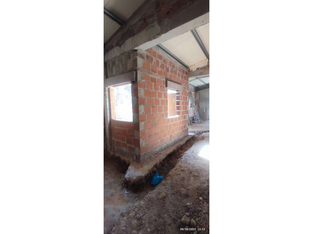 Casa para restauro, excelente oportunidade, com potencial investimento-9