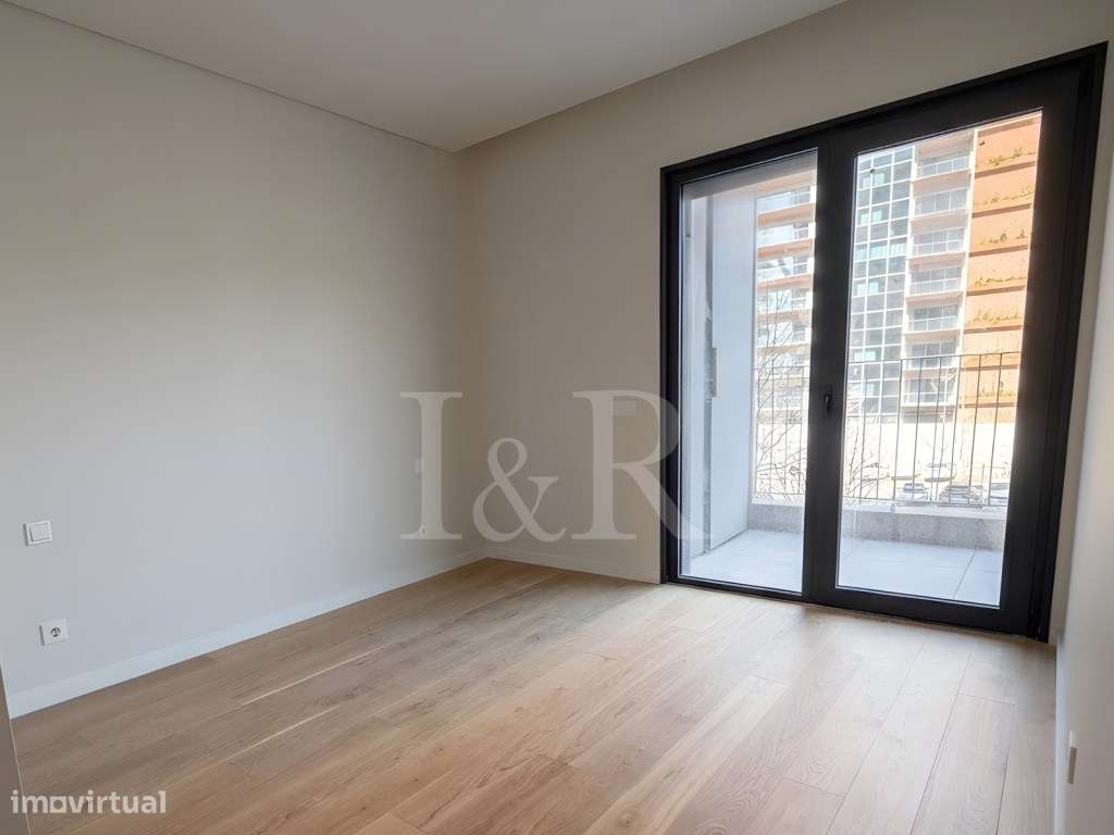 Apartamento T3 com varanda e estacionamento em Miraflores, Oeiras-15