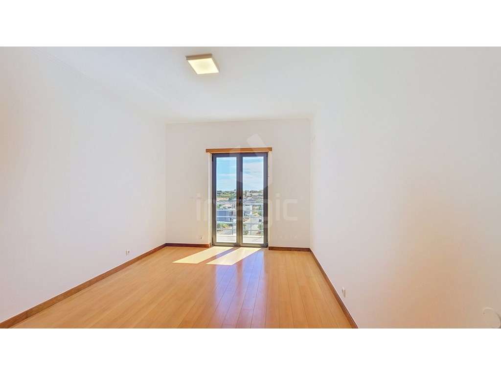 Apartamento T3 + sótão, usado, em Mafra.-18