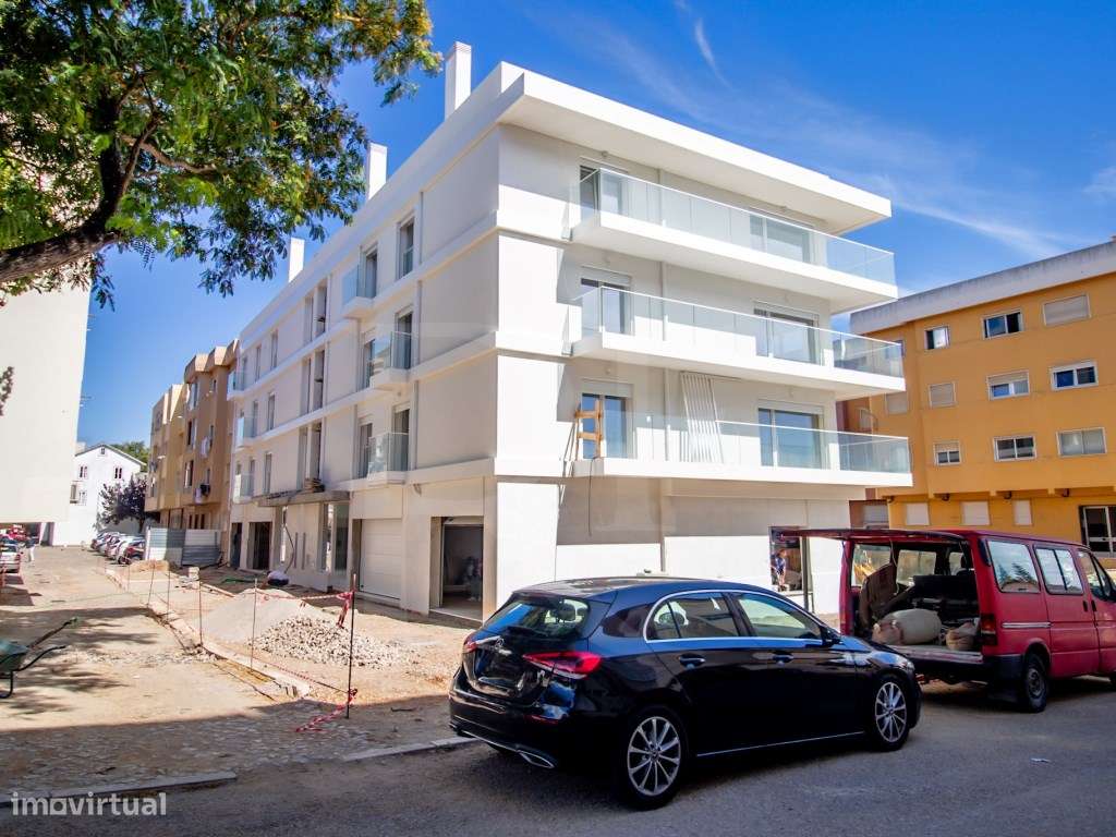 Apartamento T4 com Varanda junto à praia com vista Mar-24