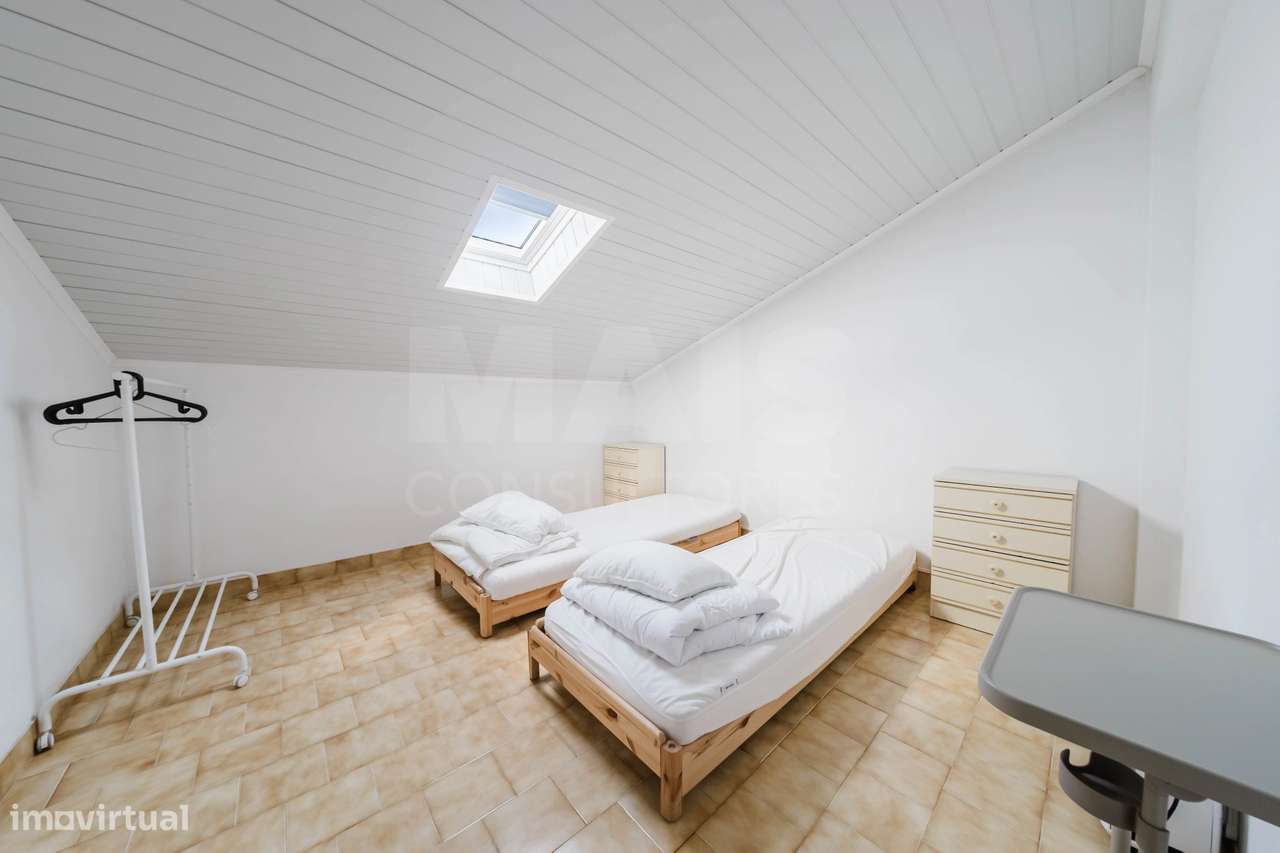 Apartamento T2 com Sótão e Varanda junto à Praia do Baleal-30
