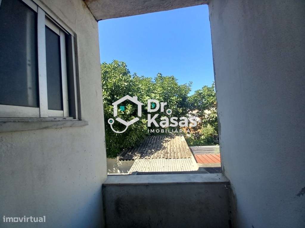 Apartamento T1 renovado na Baixa da Banheira-10