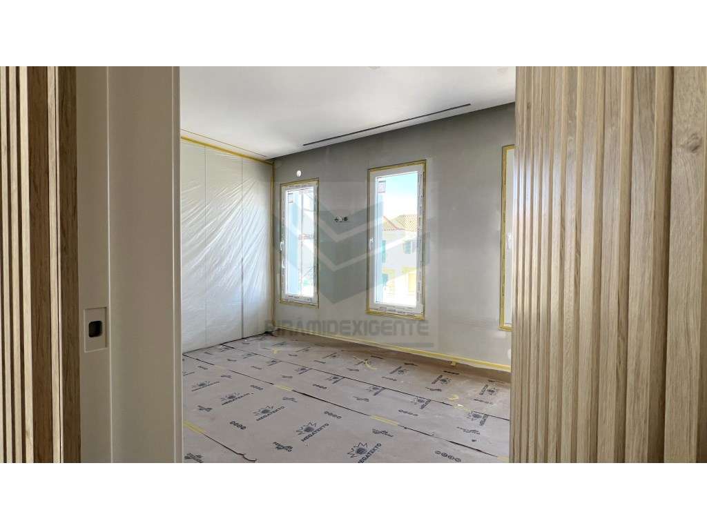 Moradia Isolada 4 Suítes, Piscina, Cave 43m2 - AZEITÃO-15