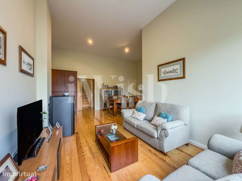 Moradia Renovada com Espaço Exterior, a Escassos Minutos da Boavista - Grande imagem: 5/27